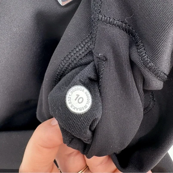 LULULEMONLike New! Wunder Under Luxtreme Black Cropped LeggingsSz 10